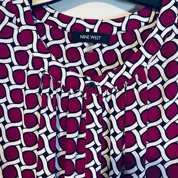 Nine West sleeveless top with raspberry and white print. - Picture 2 of 2